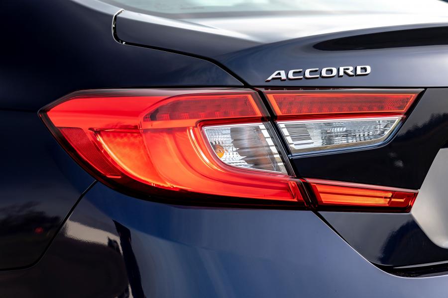 Детали экстерьера Honda Accord Touring Hybrid 2017 года  (NA) (фото 163 из 170)
